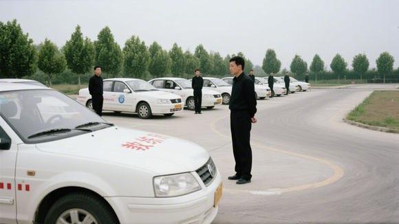 鑫金路时尚驾校大门