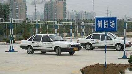 天豹银南驾校大门